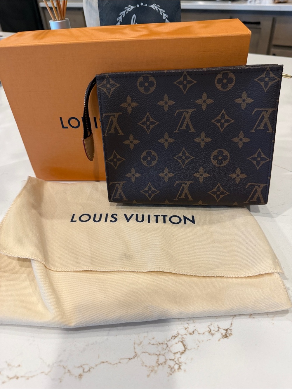 Like New! Louis Vuitton Monogram Canvas Toiletry Pouch in Brown 19